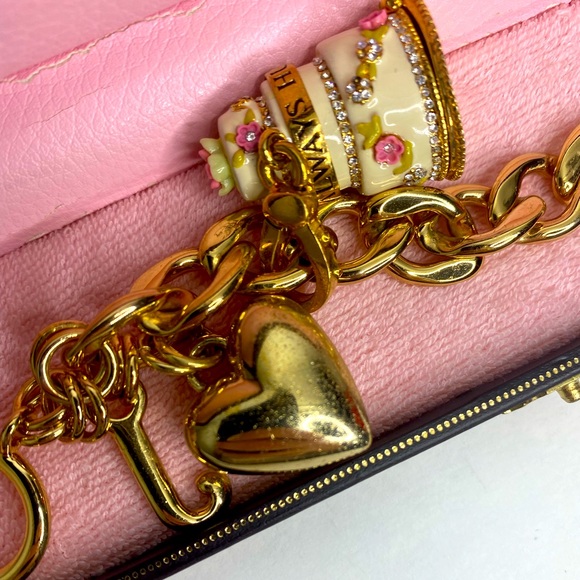 Juicy Couture Women’s Y2K Wedding Cake Chunky Gold Charm Bracelet With Box - Picture 4 of 13